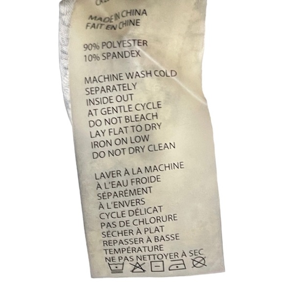 Beautiful Red-Black-White Pullover Long Sleeve Top Non-wrinkle Fabric Size Large - Picture 8 of 8